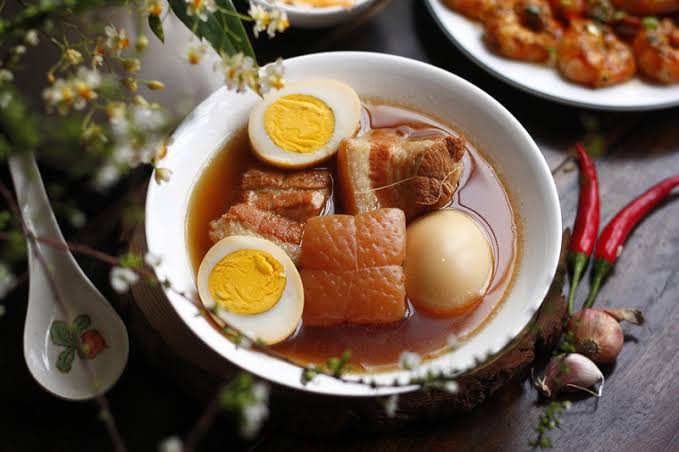 Thịt kho trứng nước dừa
