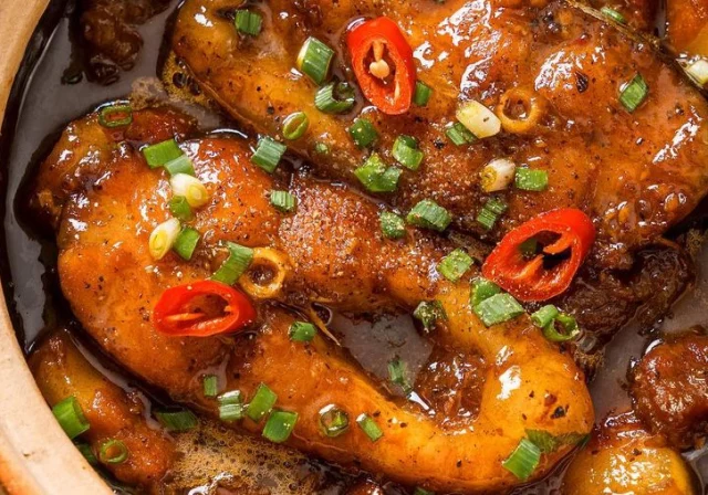 Cá Hú kho tốp mỡ