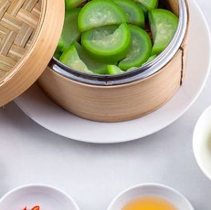 Bầu luộc mắm trứng hồng đào