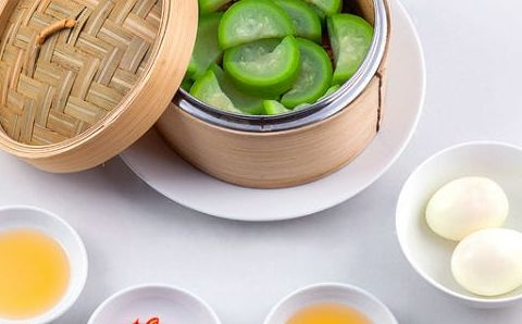 Bầu luộc mắm trứng hồng đào