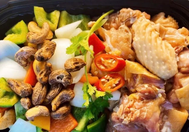 Gà Xào Hạt Điều