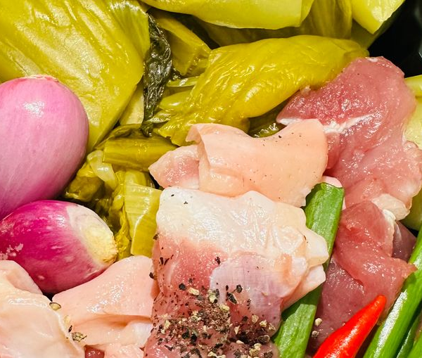 Ba rọi kho cải chua