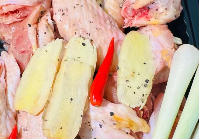 Gà Xào Sả Ớt