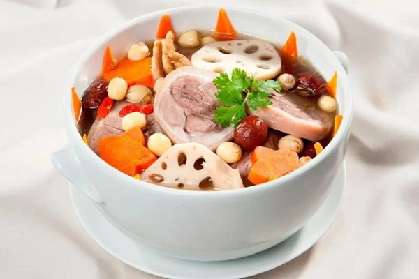 Canh củ sen hầm giò heo