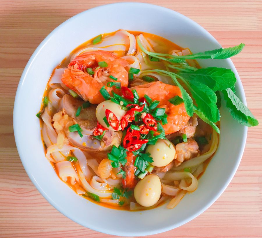 Canh chua tôm rau muống