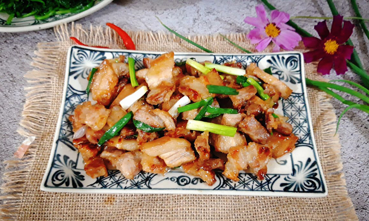 Thịt ba chỉ rang cháy cạnh